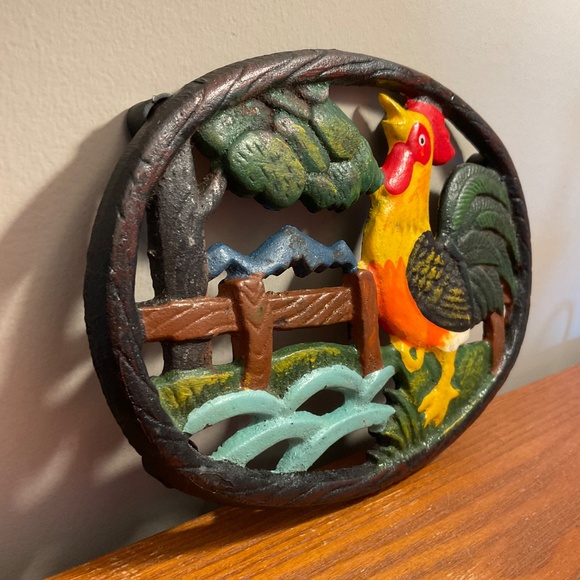 Cast Iron Painted Rooster Trivet with Colourful Farmyard Scene - Hot Pot Stand - Picture 6 of 16